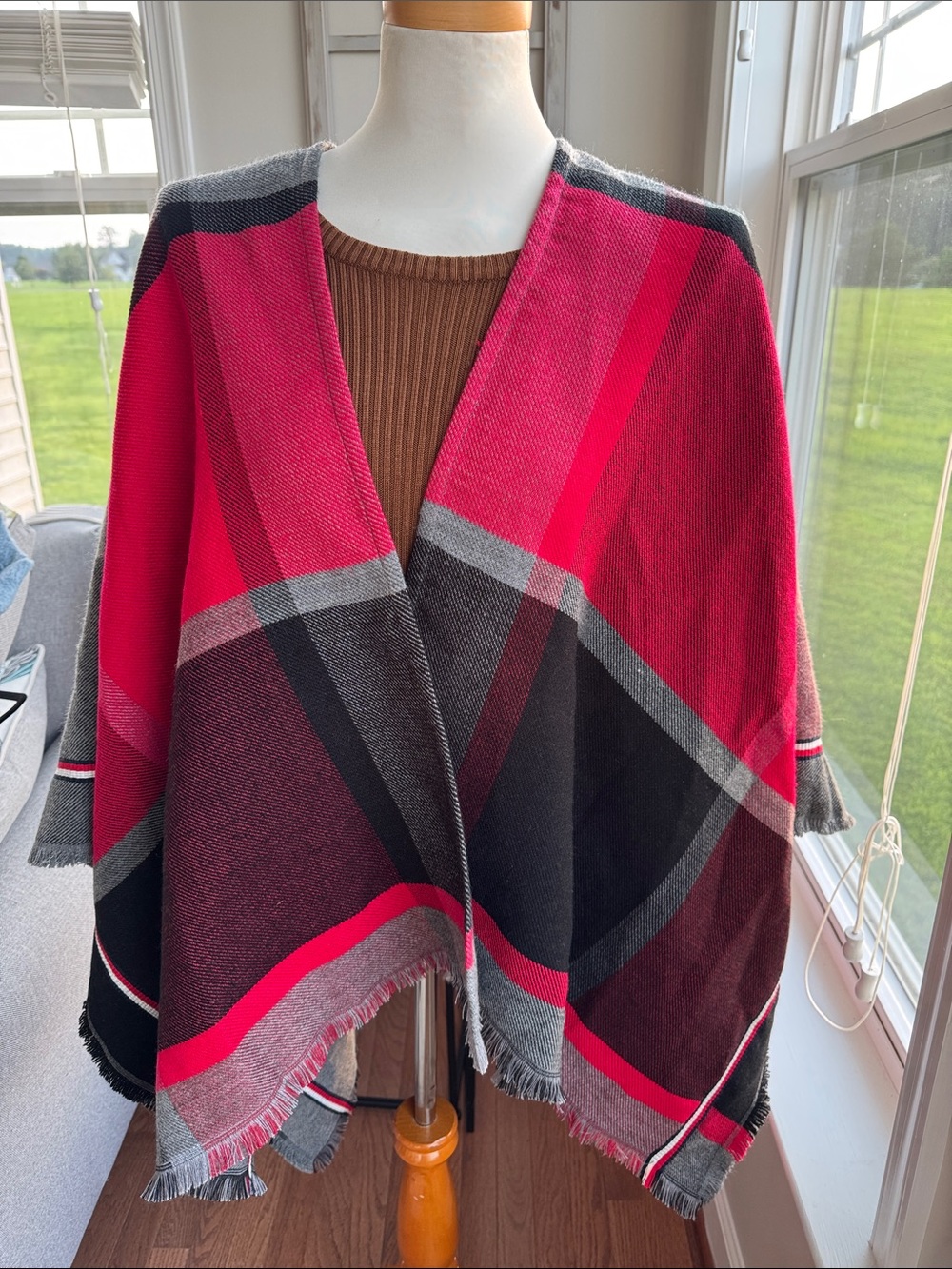 Tommy Hilfiger Tartan  Plaid Poncho Cape Blanket Shawl Fringe Red Gray OS
